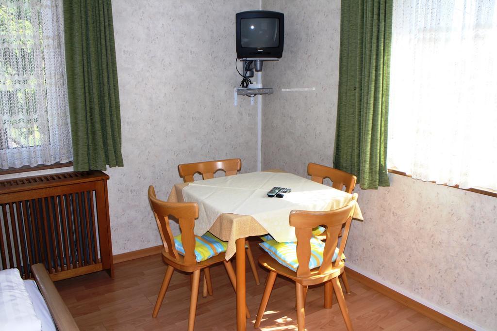 Hofer Hostal Villach Habitación foto