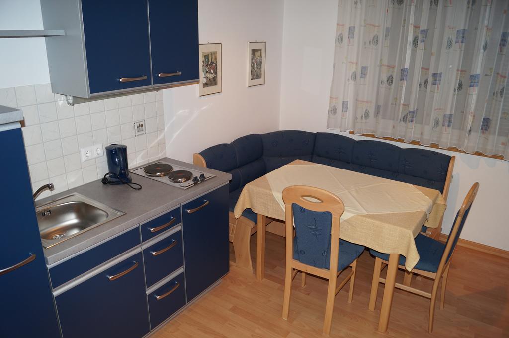 Hofer Hostal Villach Habitación foto
