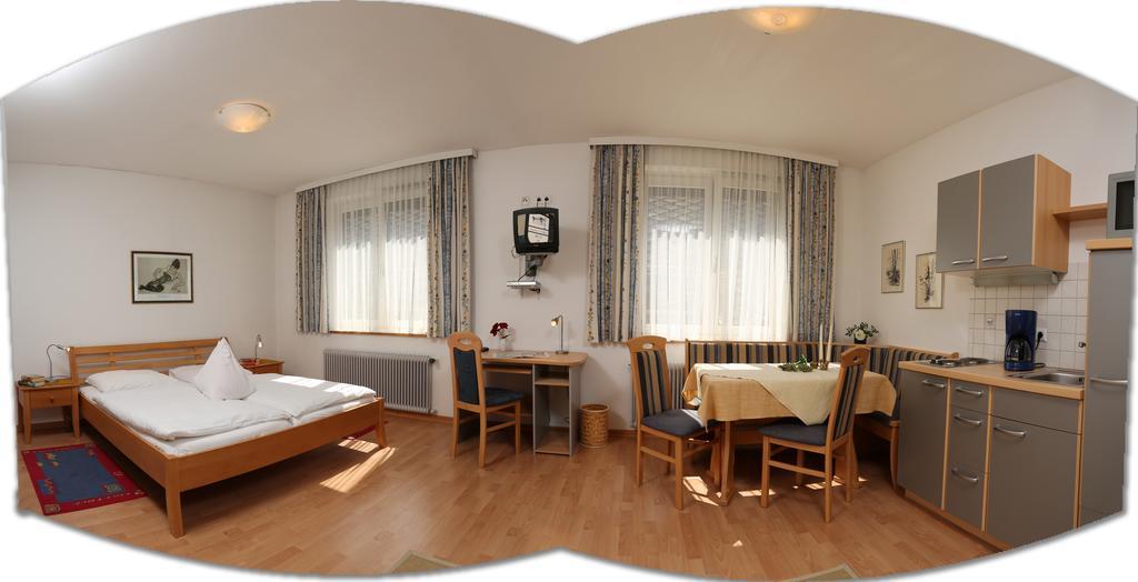 Hofer Hostal Villach Habitación foto