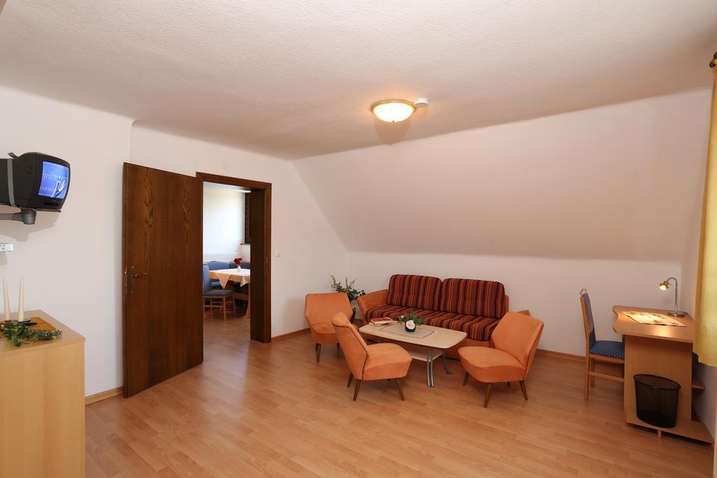 Hofer Hostal Villach Habitación foto