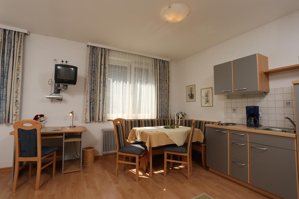 Hofer Hostal Villach Habitación foto