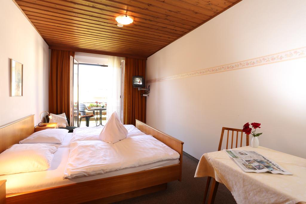 Hofer Hostal Villach Habitación foto